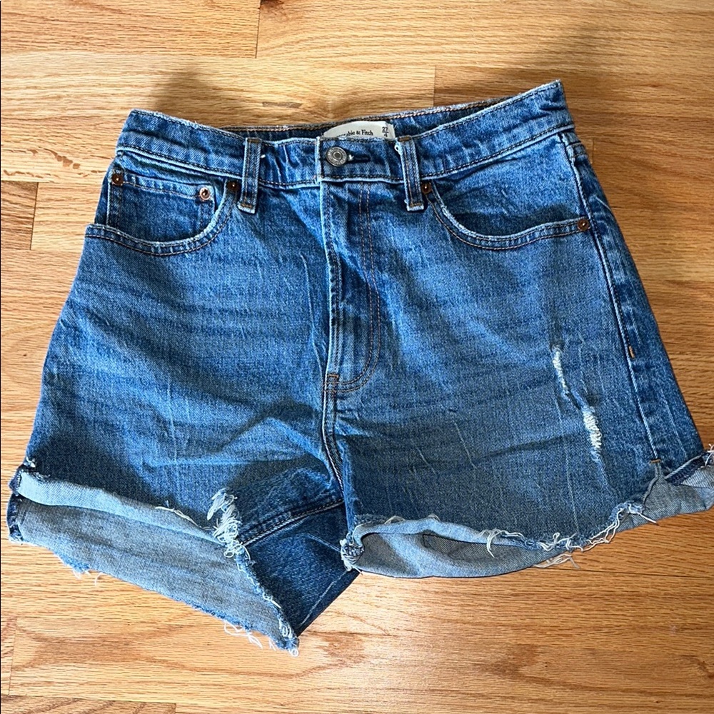 Abercrombie Curve Love 4” high rise Jean Women's Shorts